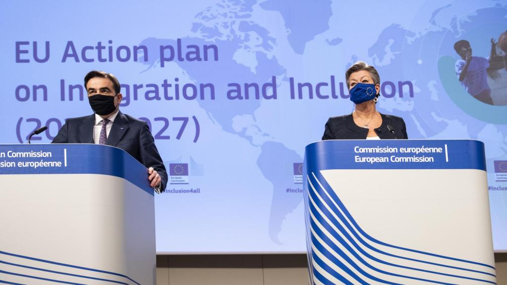 Margaritis Schinas e Ylva Johansson, durante la rueda de prensa de este martes