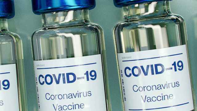 Covid: ¿En qué se diferencian las tres candidatas a vacuna que van en cabeza?