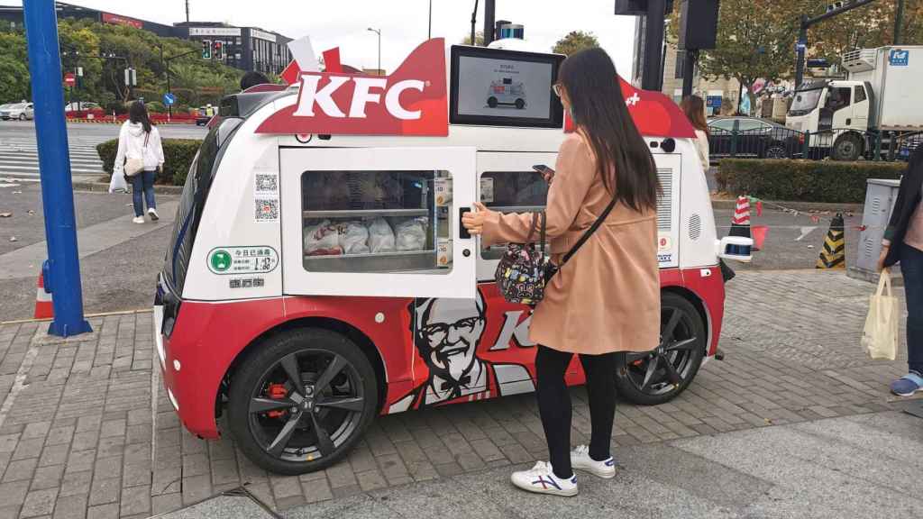 Vehículo autónomo del KFC en Shanghái