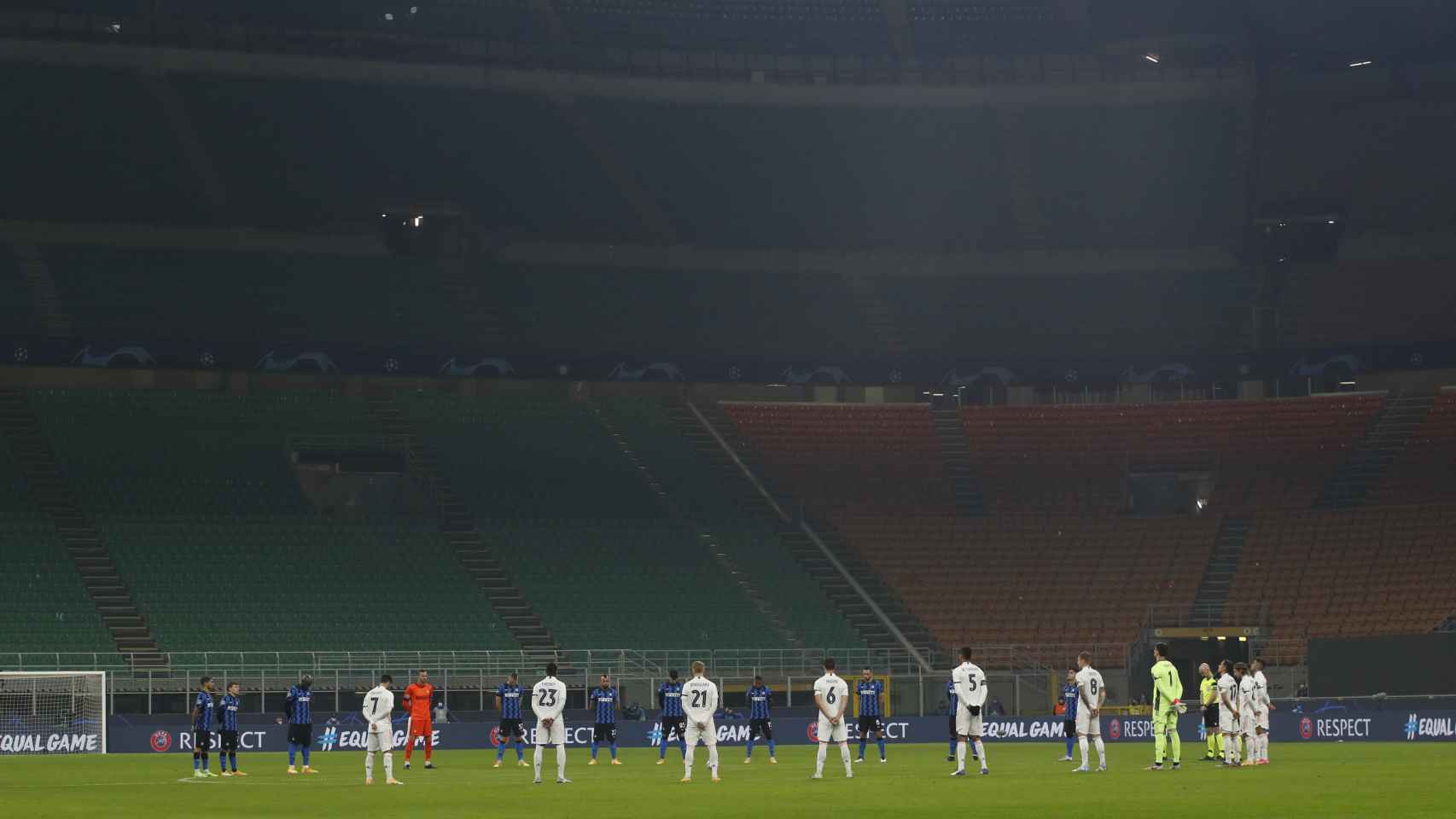 Minuto de silencio en el Inter de Milan - Real Madrid