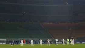 Minuto de silencio en el Inter de Milan - Real Madrid