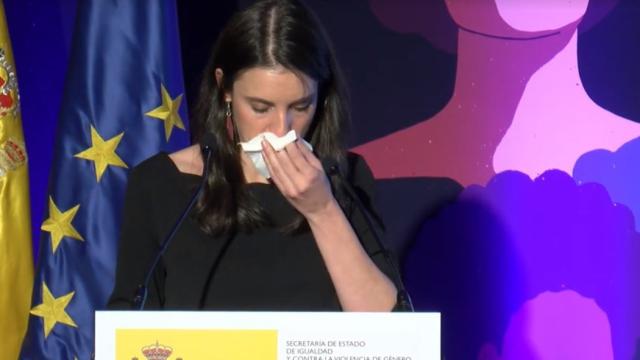 Irene Montero rompe a llorar en el acto contra la violencia de género.