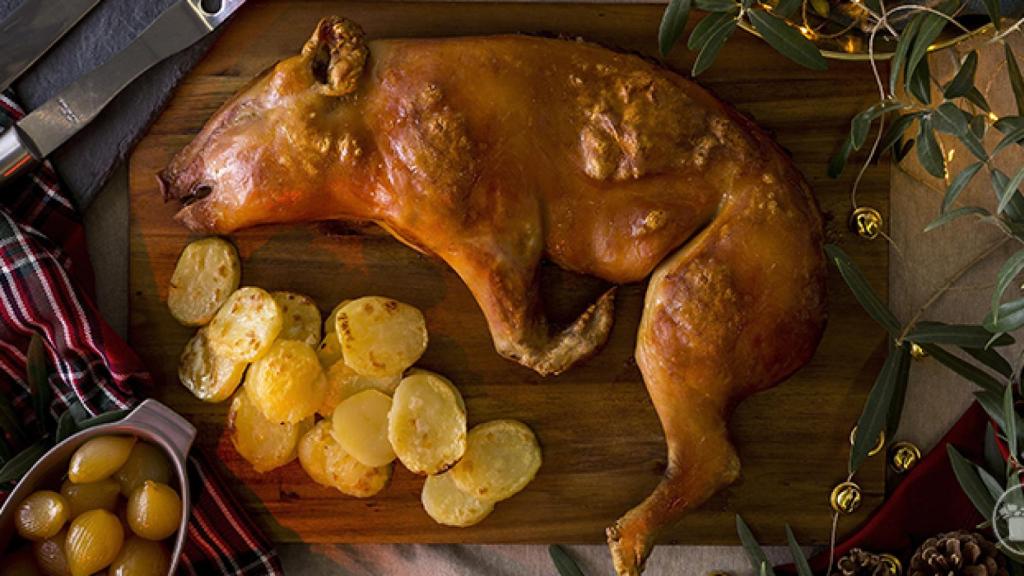 Por 55 euros, Mercadona vende este año medio cochinillo asado con guarnición.