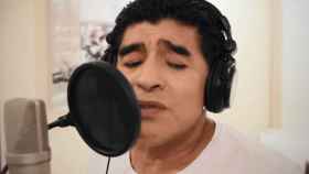 Diego Armando Maradona, cantando
