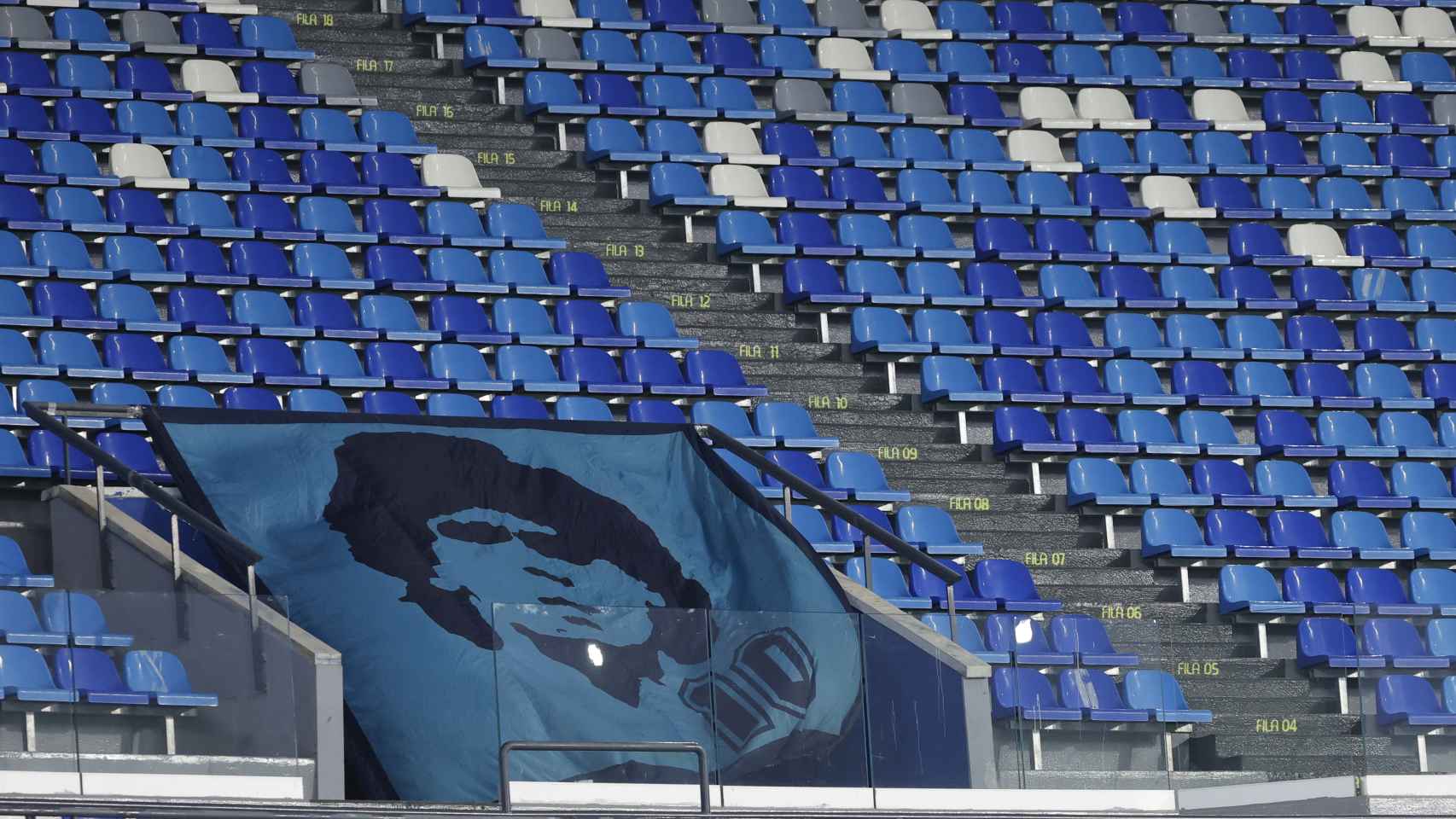 Imagen de Maradona en el estadio del Nápoles