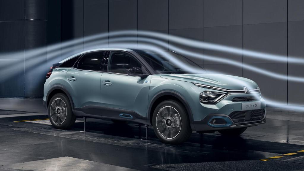 Este Citroën C4 es un compacto elevado, lo que puede parecerse a un SUV o crossover.