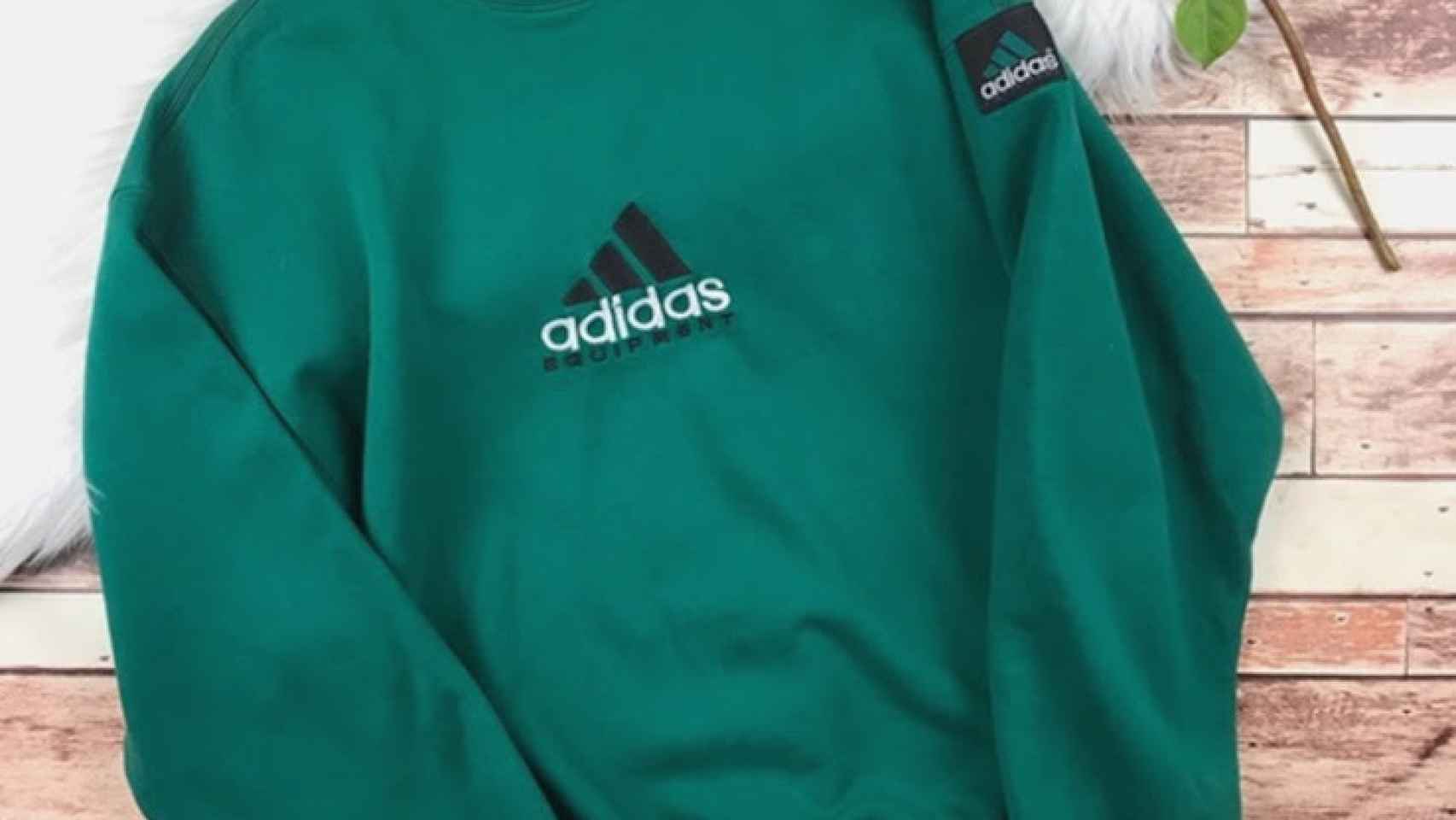 Prenda de ropa de la línea 'Equipment' de Adidas en los 90