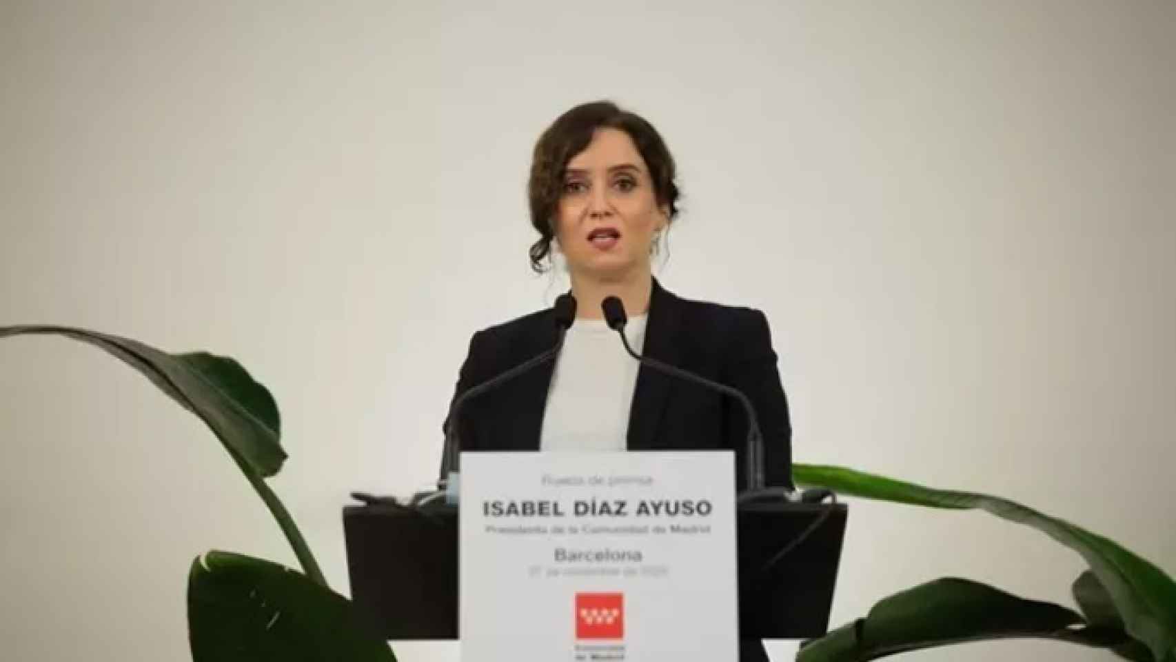 La presidenta de la Comunidad de Madrid, Isabel Díaz Ayuso, en rueda de prensa en Barcelona. EP