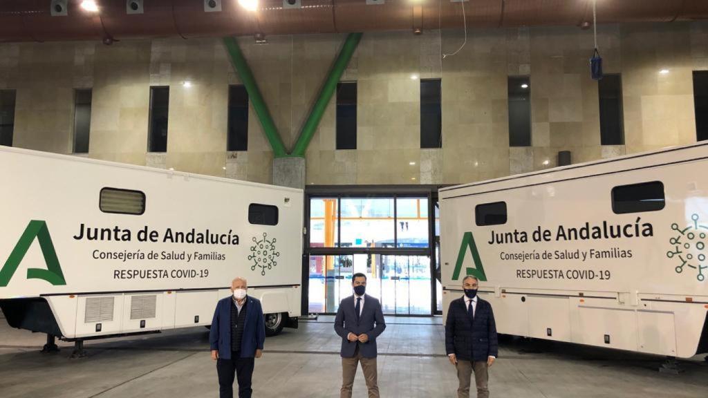 Aguirre, Moreno y Bendodo ante los nuevos camiones