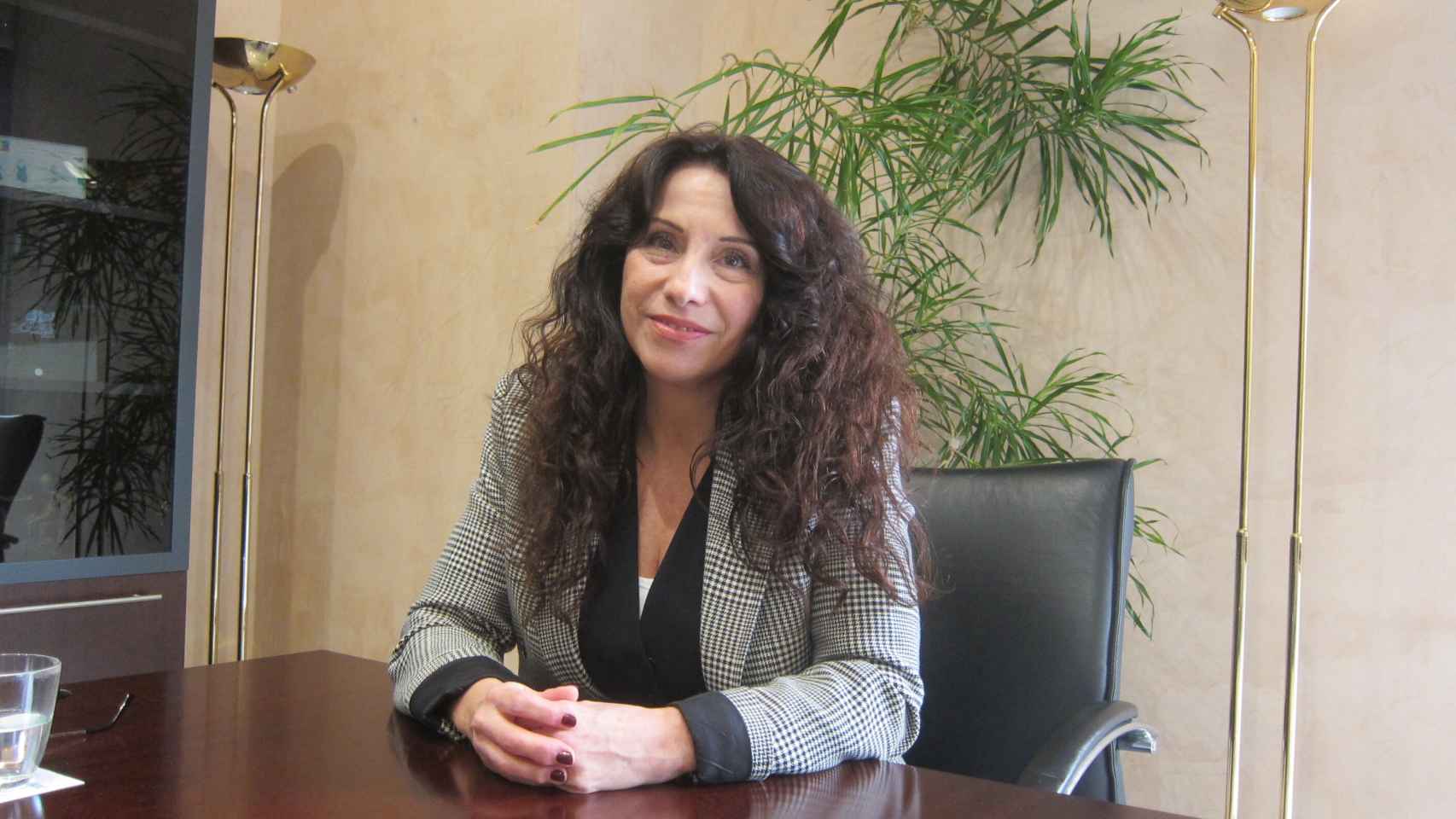 La consejera de Igualdad en Andalucía, Rocío Ruiz, en su despacho.