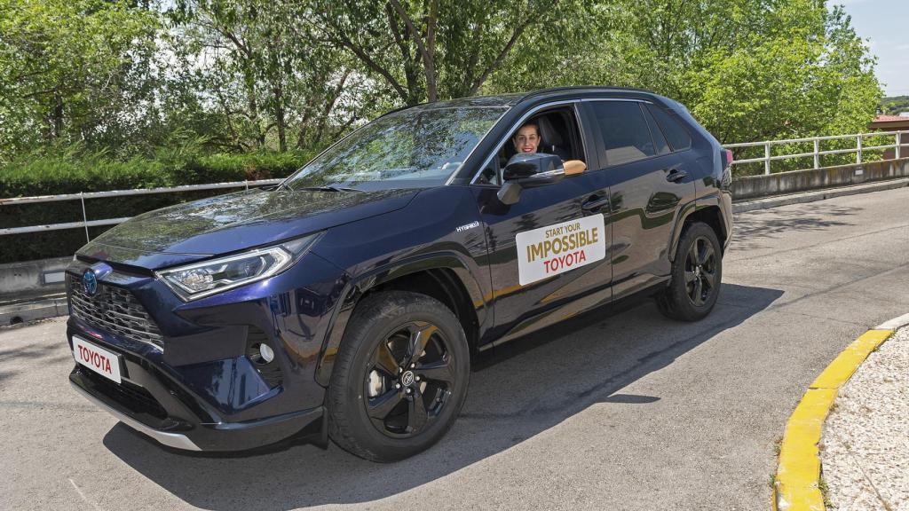 El coche elegido por Carolina Marín es un Toyota RAV4.