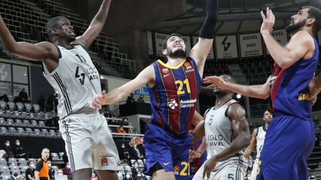 Abrines anotando ante el ASVEL