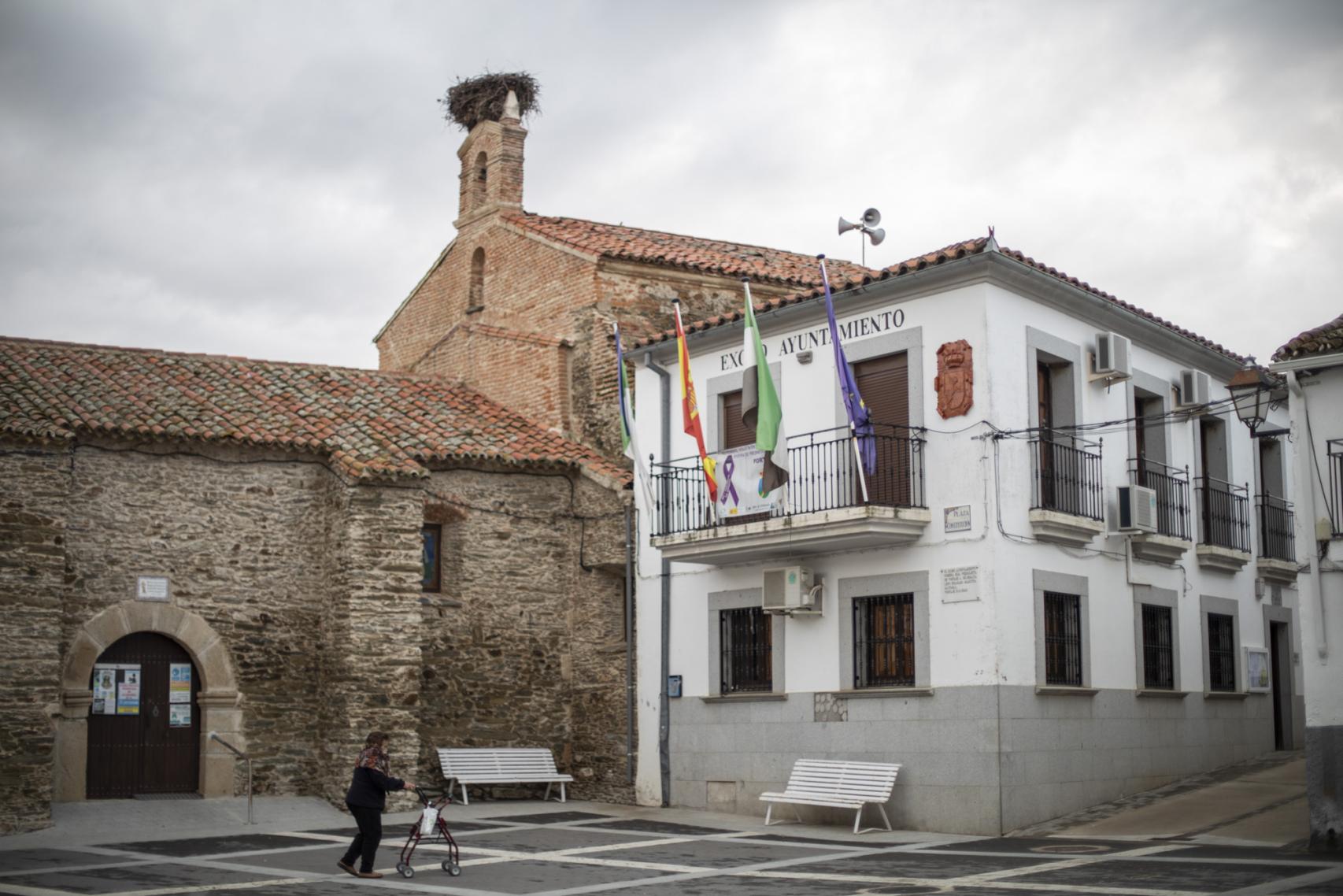 Plaza del Ayuntamiento de Portajes.