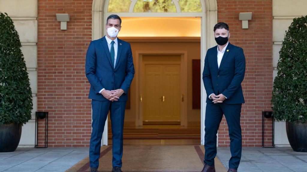 Pedro Sánchez y Gabriel Rufián antes de su reunión en Moncloa.
