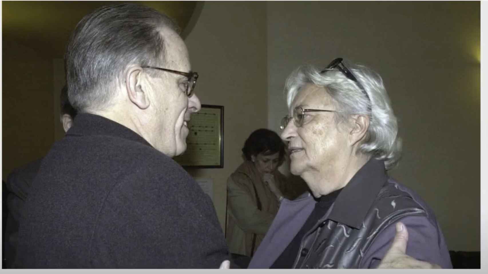 El presidente de la Agencia EFE en 2003, Miguel Ángel Gozalo, junto a Mariví Romero.