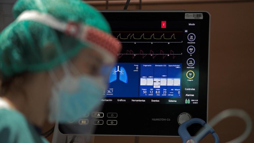 Uno de los monitores de la UCI del Hospital Vall d'Hebron de Barcelona.