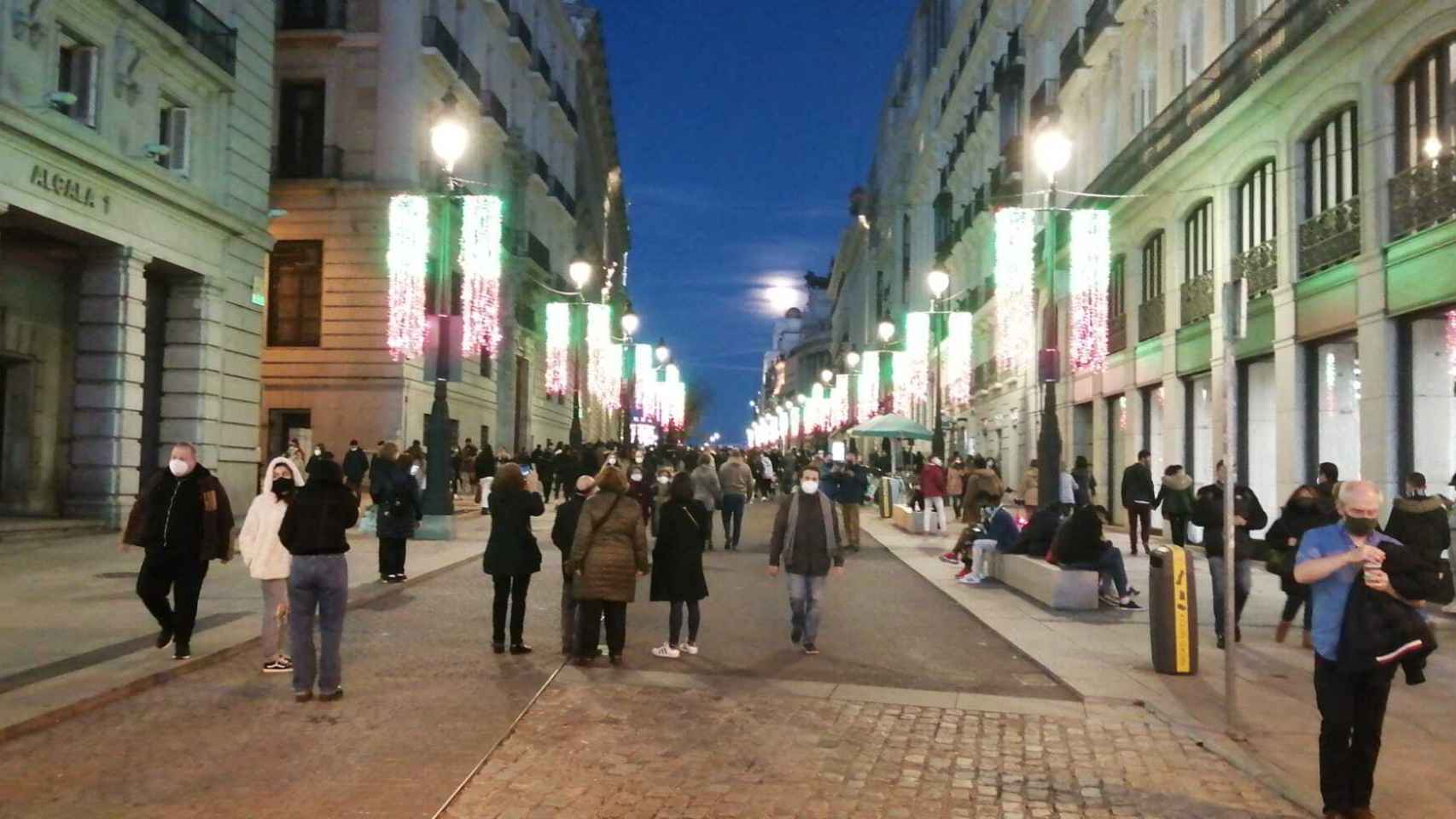 La Calle de Alcalá, que conecta con la Puerta del Sol, este domingo.