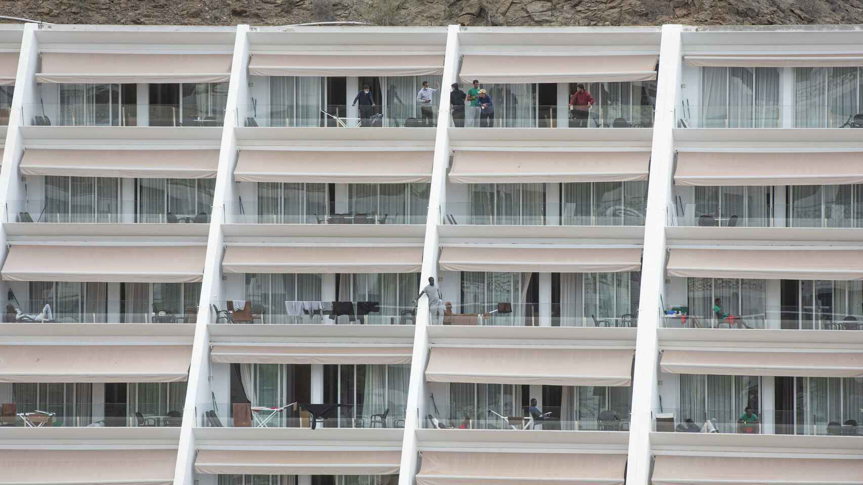 Inmigrantes en el hotel Holiday Inn Puerto Calma.