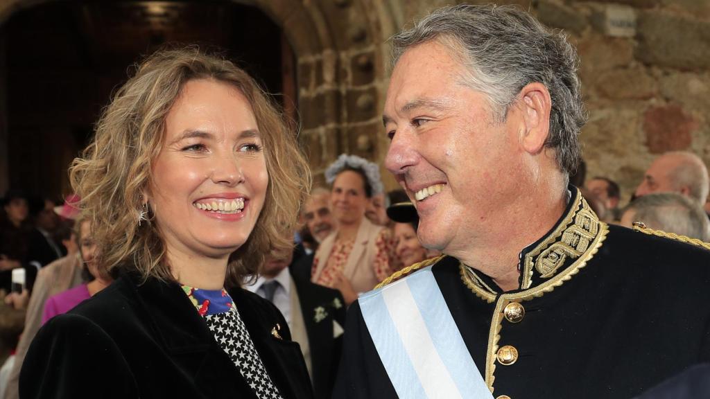 José María Michavila y Alejandra Salinas en la boda de Irene Michavila con Ramón Lladó en octubre de 2019.