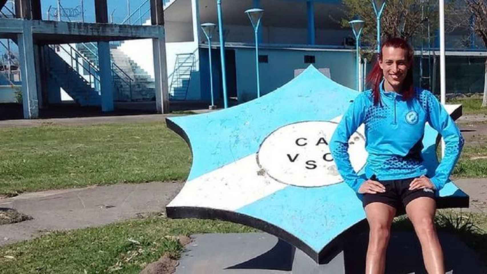 Mara Gómez, posando frente las instalaciones del Villa San Carlos. Foto: Instagram (maragomez.oficial)
