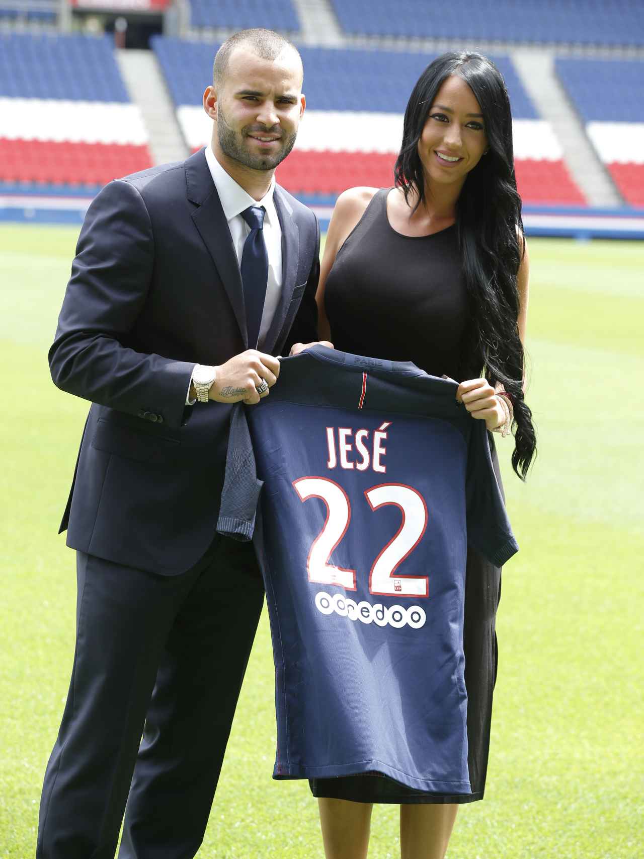 Aurah y Jesé cuando eran pareja durante la presentación del futbolista en París.