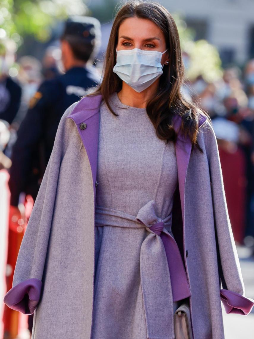 Letizia Sufre Un Percance En Valencia Con Su Vestido Fetiche De Carolina Herrera