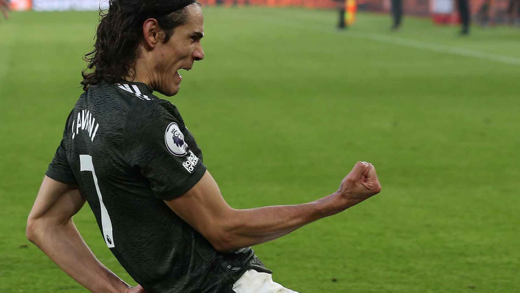 Cavani celebra uno de sus goles contra el Southampton