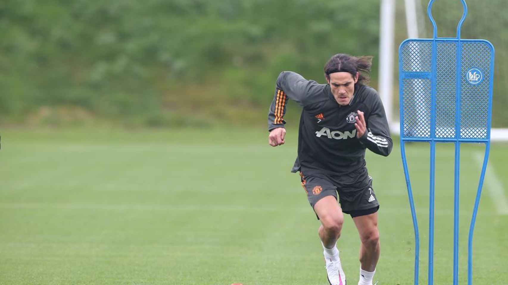 Cavani en un entrenamiento con el Manchester United