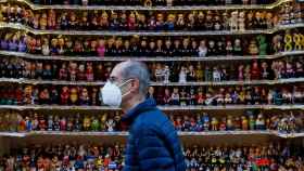 Aspecto de la Fira de Santa Llúcia, el mercado navideño de Barcelona cuando el riesgo de rebrote ha bajado de 200 puntos.