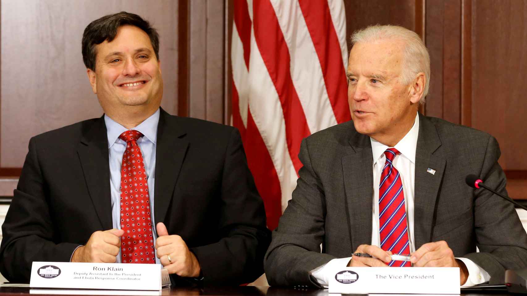 Ron Klain (i) junto a Joe Biden (d) en una imagen de 2014.