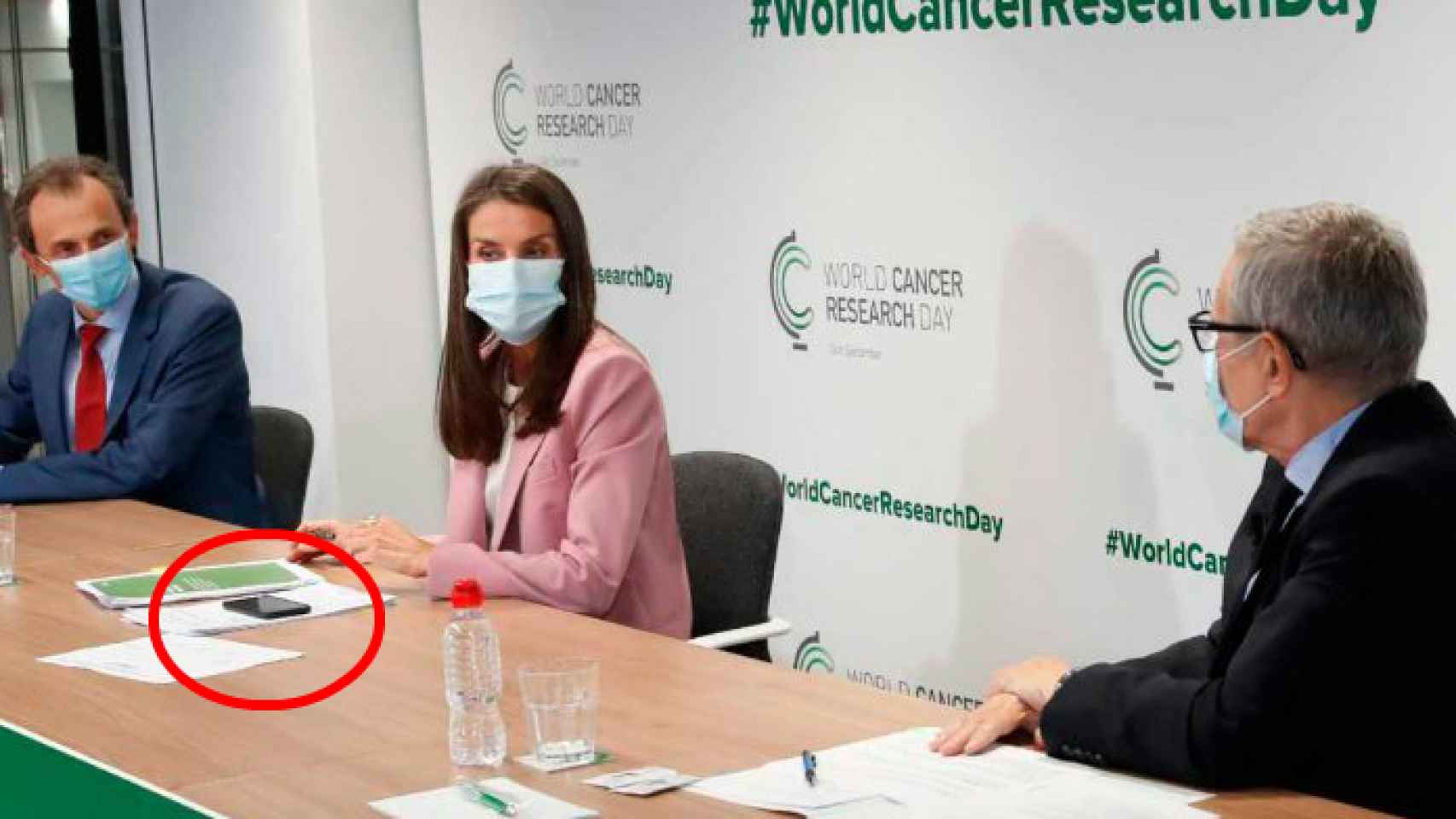 Letizia leyó sus palabras en inglés desde su smartphone el pasado 24 de septiembre en el acto contra el cáncer.