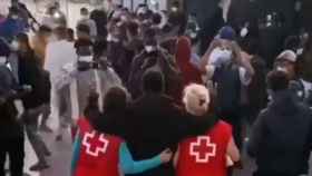 El vídeo de la indignante fiesta para inmigrantes organizada por Cruz roja en un hotel de Canarias