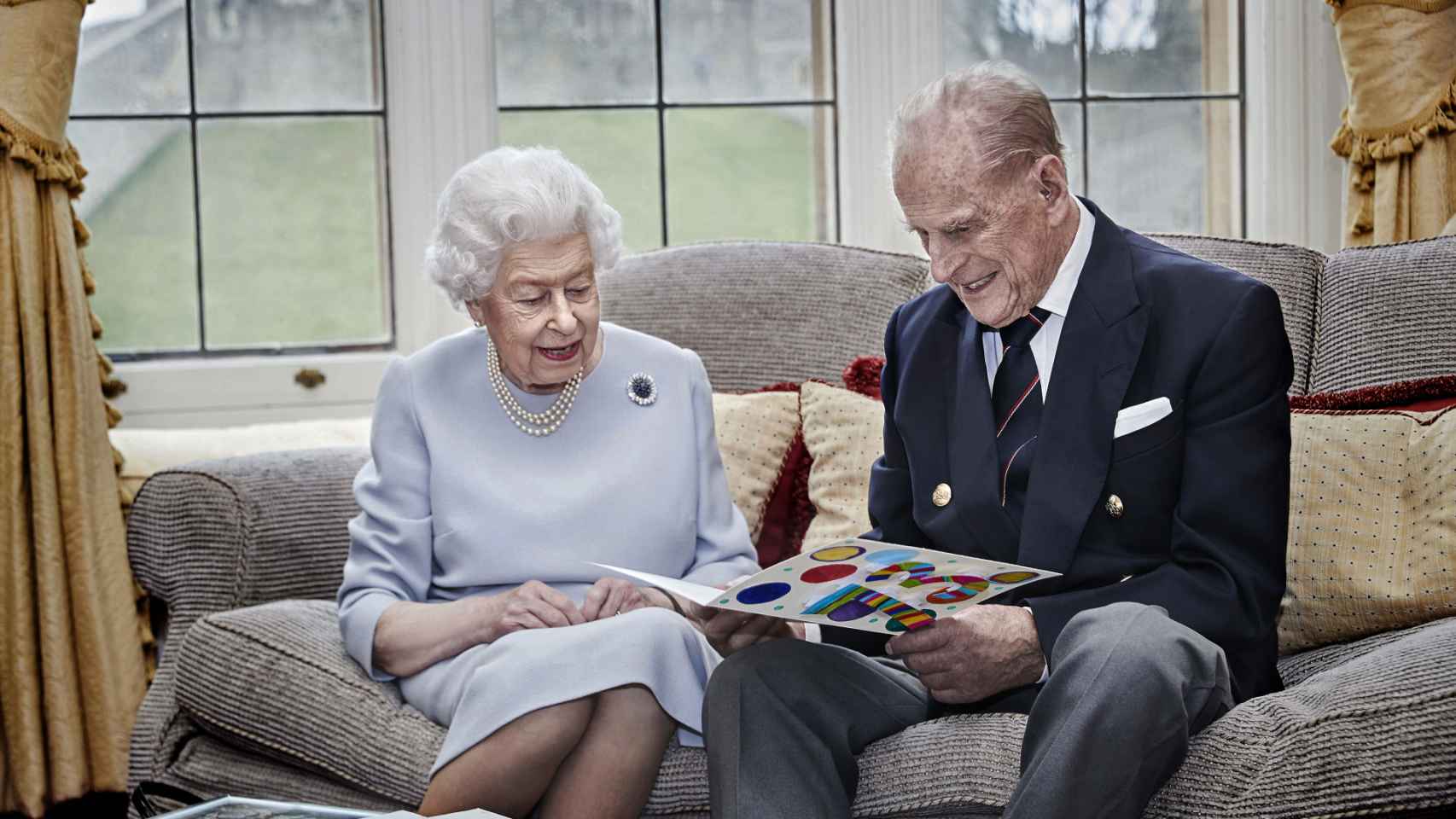 La reina Isabel y el duque de Edimburgo, en su 73 aniversario.