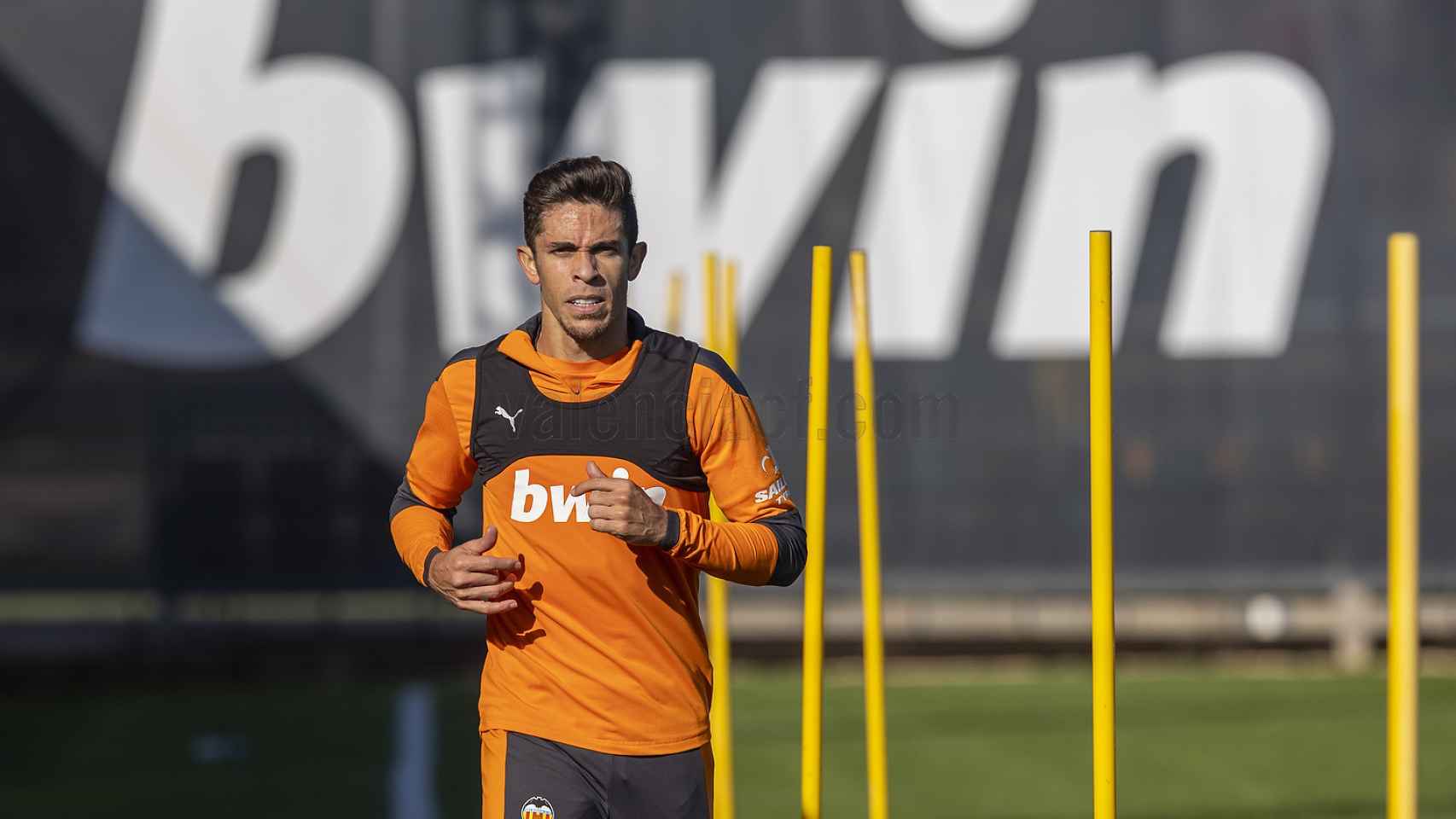 Gabriel Paulista, durante un entrenamiento del Valencia CF. Foto: Twitter (ValenciaCF)