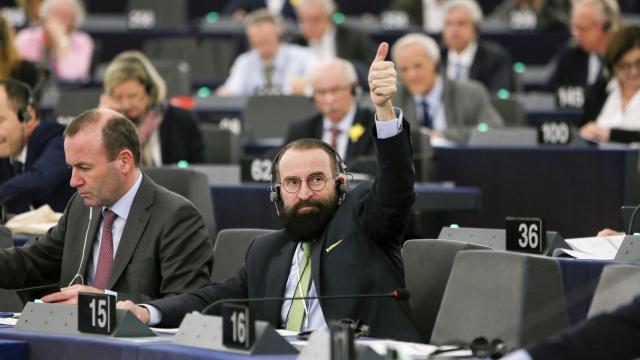 El ex eurodiputado de Fidesz, József Szájer, durante un pleno del Parlamento Europeo