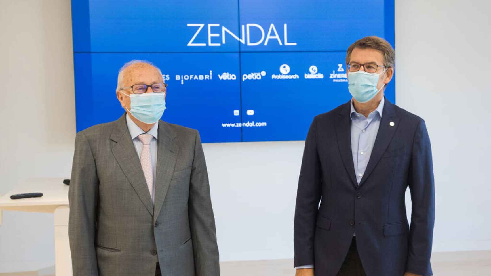 El presidente de Galicia, Alberto Núñez Feijoó, en la fábrica de Zendal, a finales de octubre.