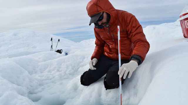 Tedesco lleva más de 15 años estudiando los efectos de la crisis climática sobre Groenlandia en el terreno.
