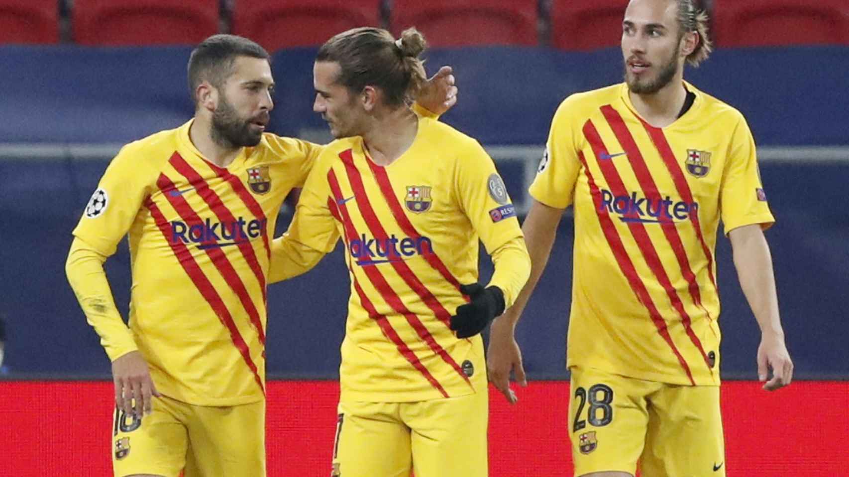 Jordi Alba felicita a Griezmann por su gol al Ferencvaros
