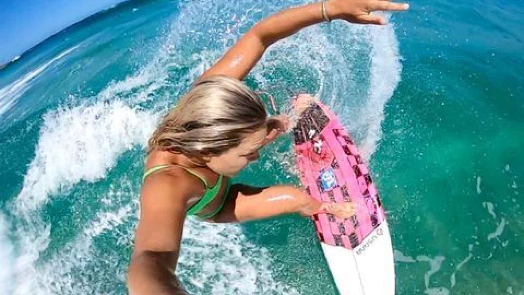 Felicity Palmateer, 'Flick' la surfista y artista australiana