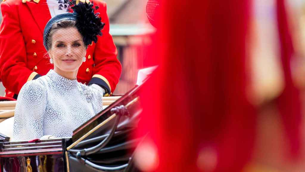 La reina Letizia con vestido de la firma sevillana Cherubina en Windsor (Reino Unido).