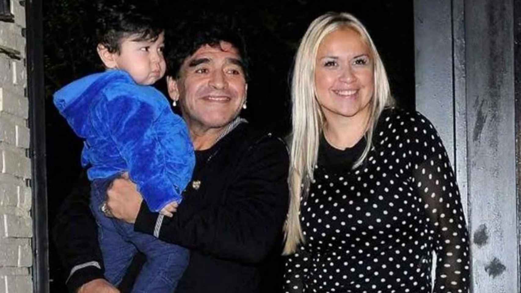 Diego Armando Maradona, su hijo Diego Fernando Maradona y Verónica Ojeda