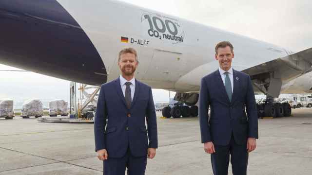 Peter Gerber, consejero delegado de Lufthansa, y Jochen Thewes, consejero delegado de DB Schenker.