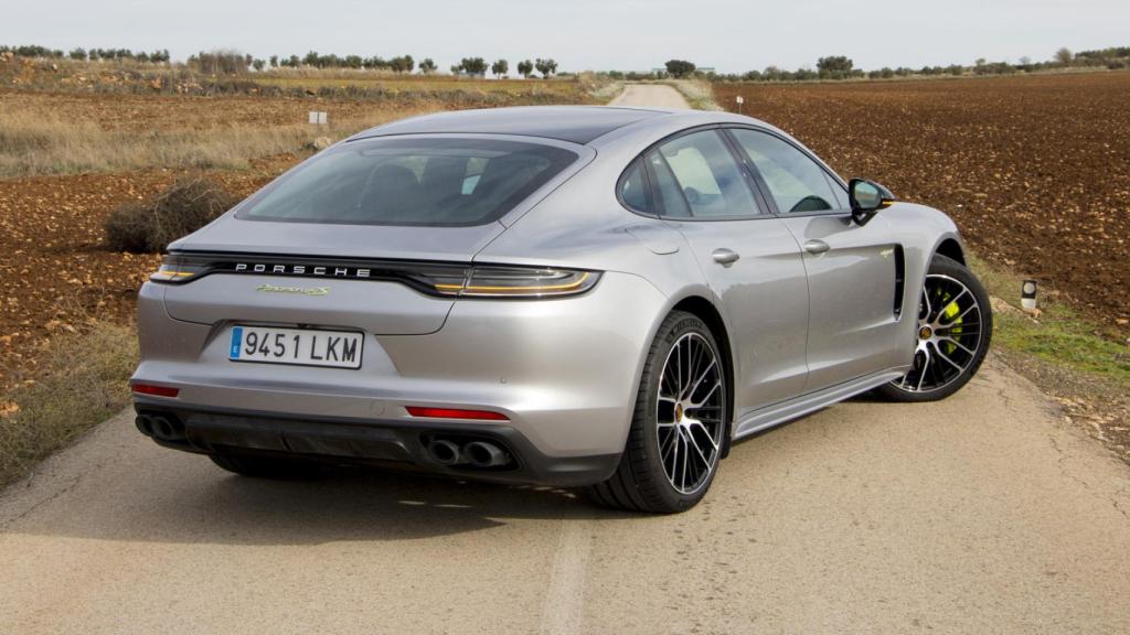 El Panamera es una berlina con forma de coupé y prestaciones deportivas.