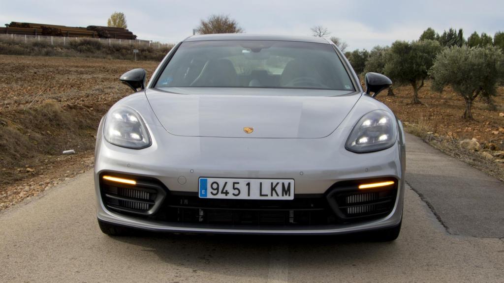 Frontal del Porsche Panamera.