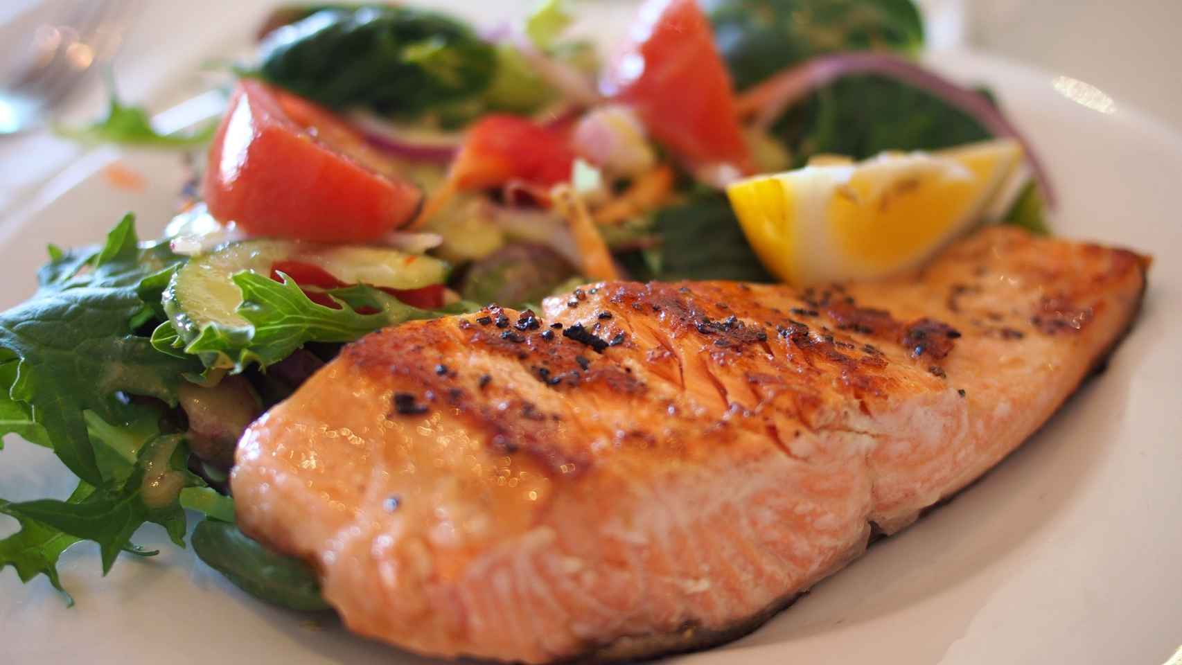 La grasa juega un papel fundamental en nuestro organismo, en especial las insaturadas, que pueden encontrarse, por ejemplo, en el pescado azul.