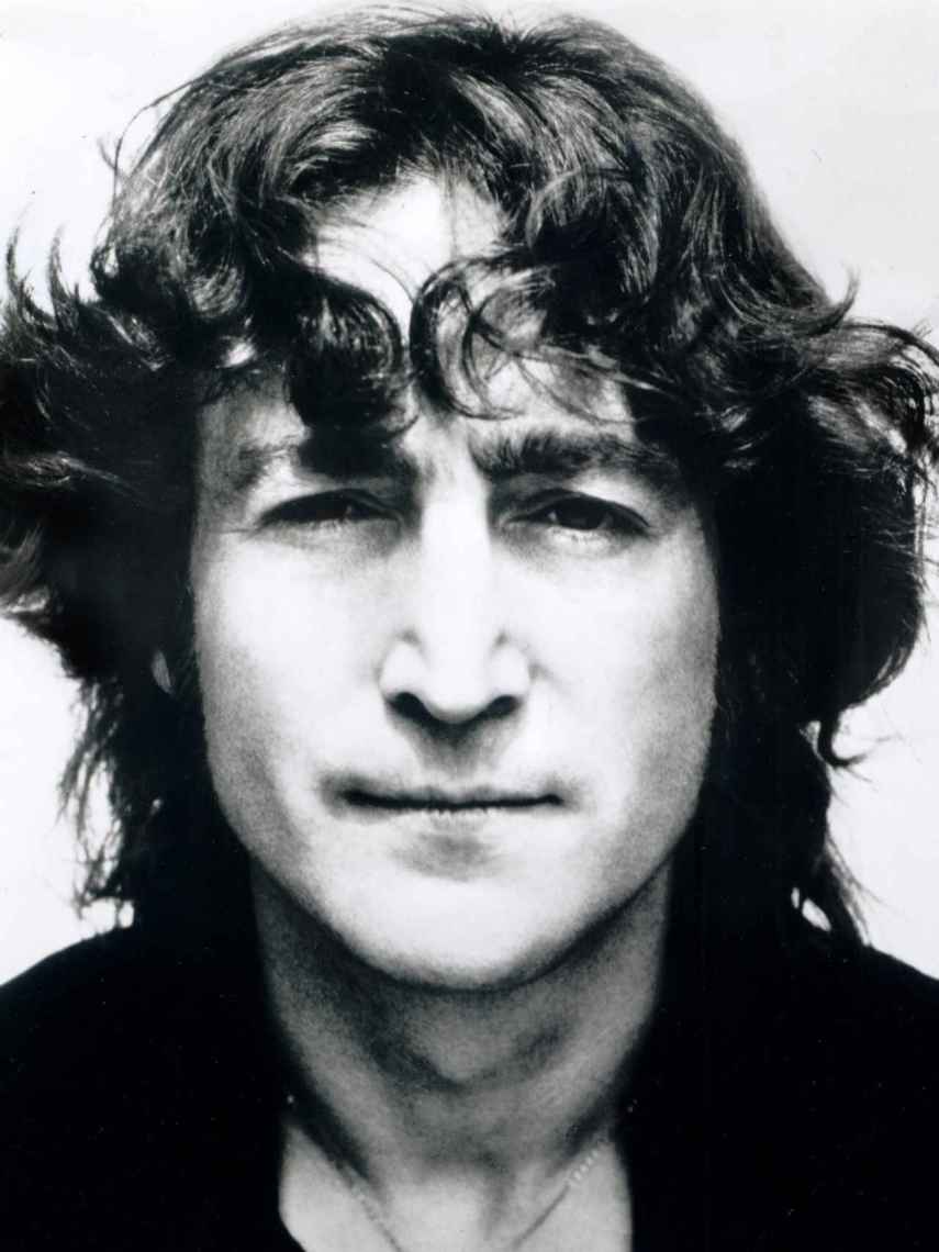 John Lennon fue atacado con un arma de fuego en 1980 por un fanático.