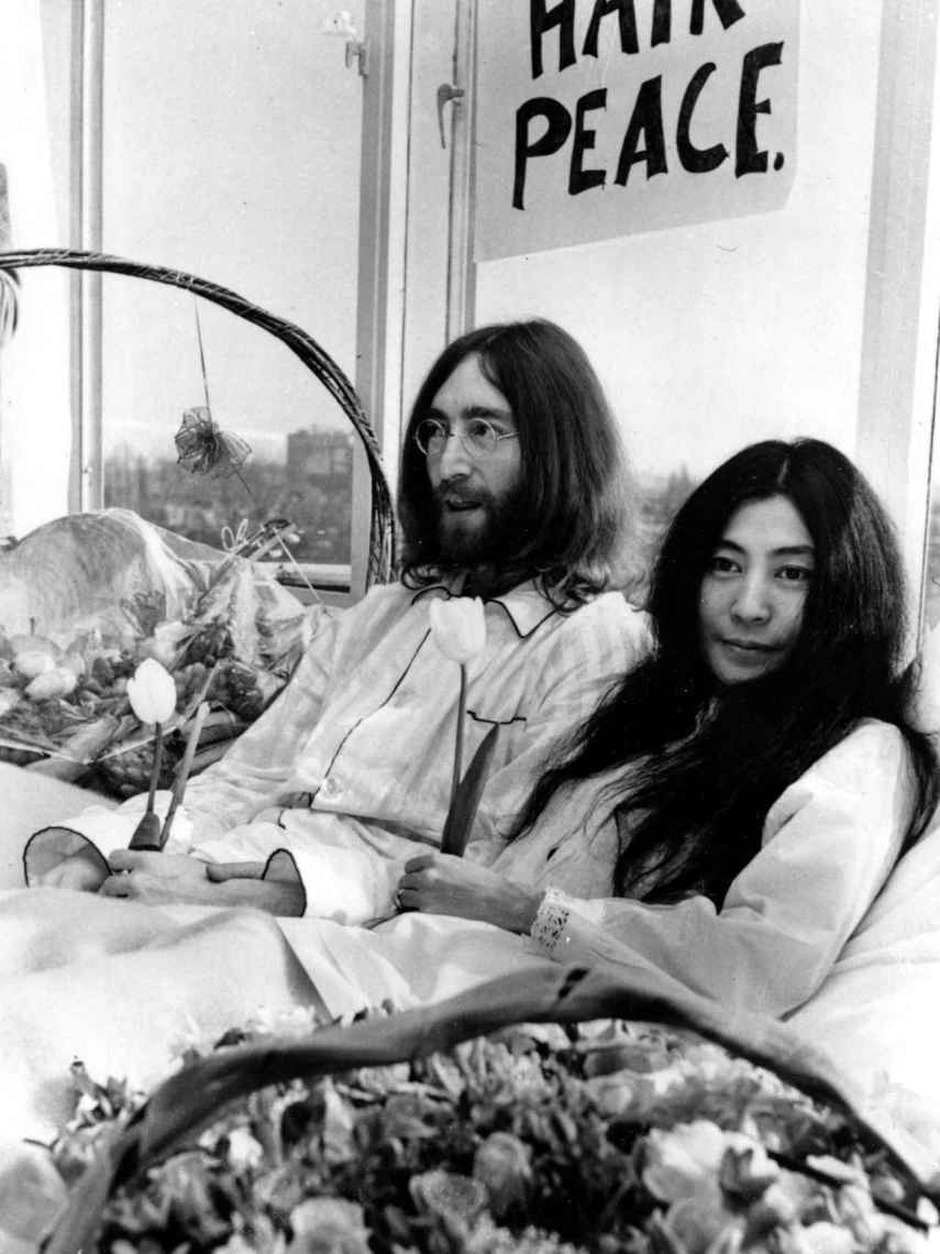 El periodista vio cómo Yoko Ono se enteraba del fallecimiento de su esposo.