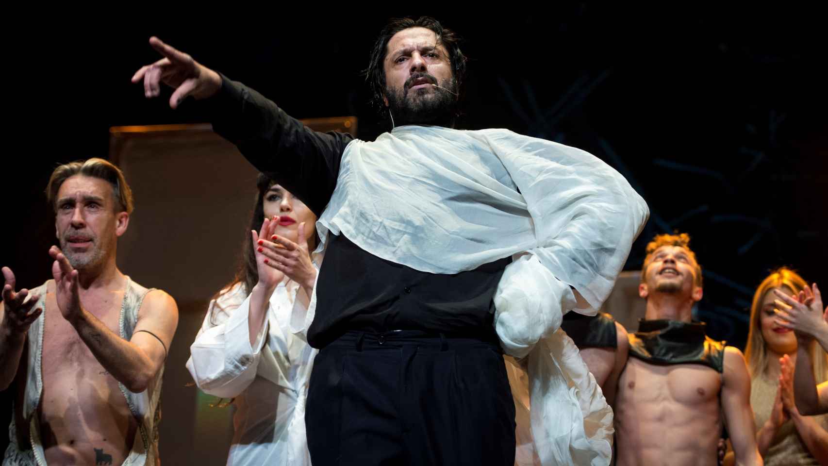 Rafael Amargo actúa durante la presentación de 'Yerma'.