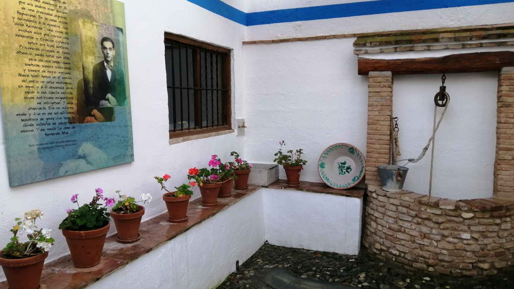 El pozo medianero de la casa de Valderrubio que inspiró el drama de 'La casa de Bernarda Alba', colindante con la casa de la tía de Federico.