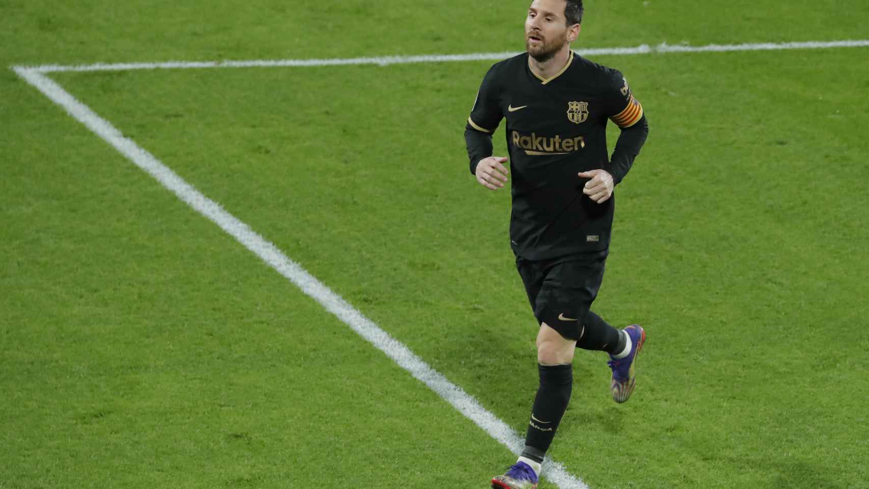 Messi, a trote durante el Cádiz - Barcelona en El Carranza